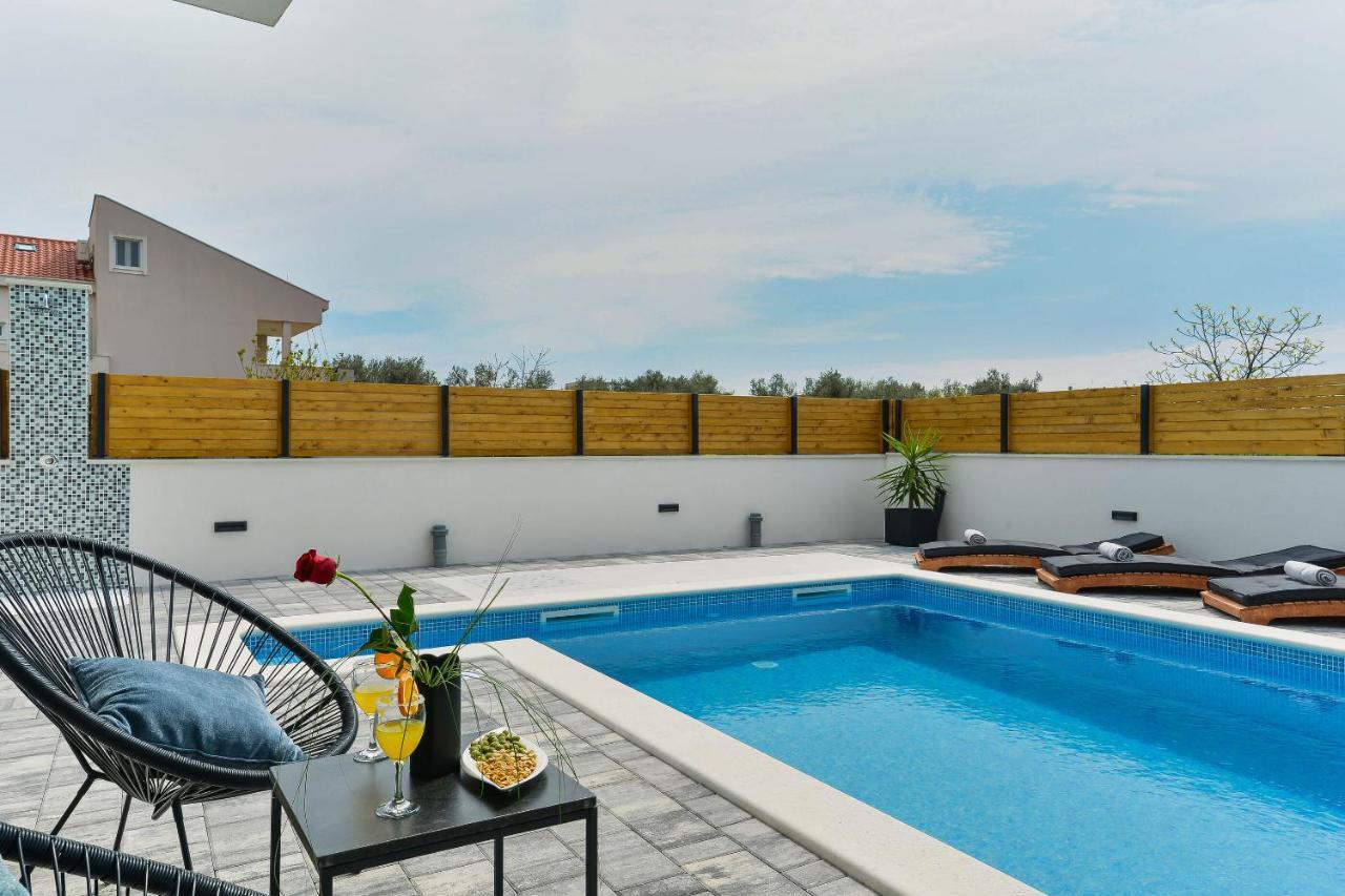 Jomani Villa *